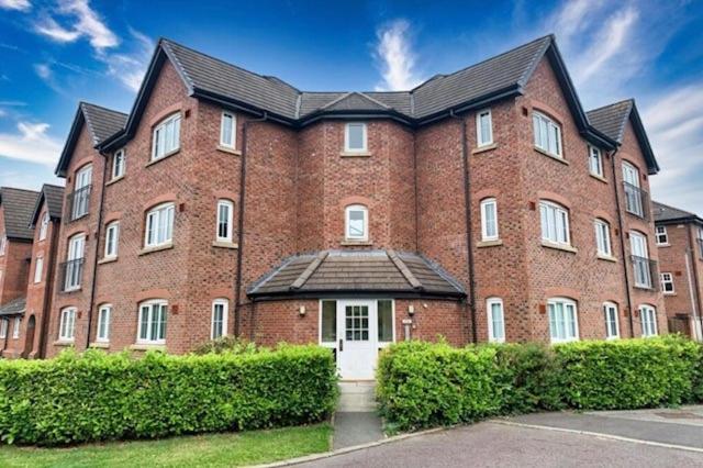Warrington Apartment Great Sankey Exterior photo